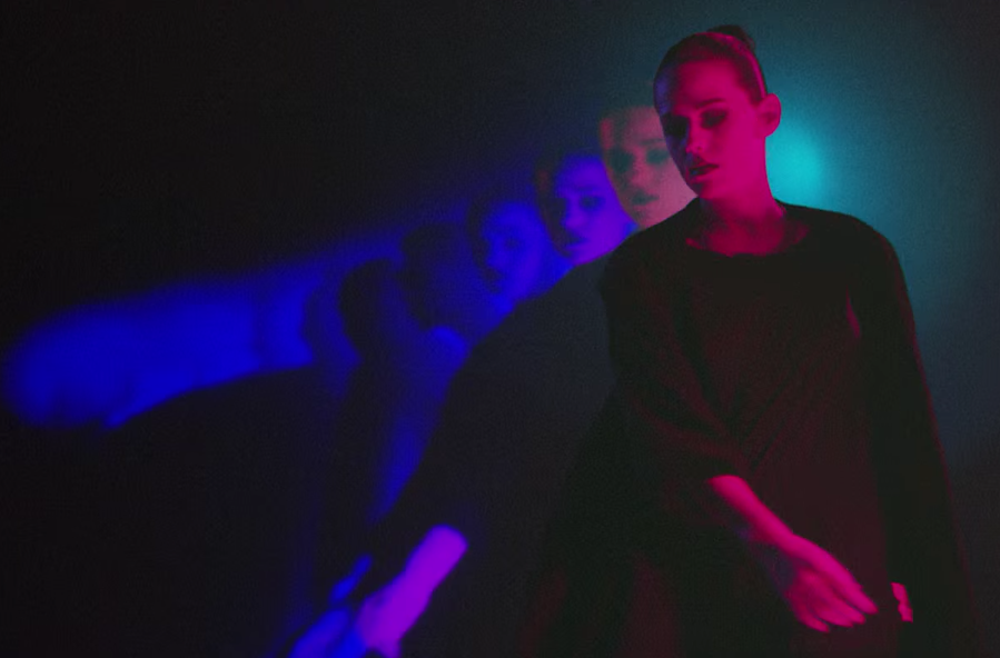 Le clip retro-futuriste de Cellars – Do You Miss Me?