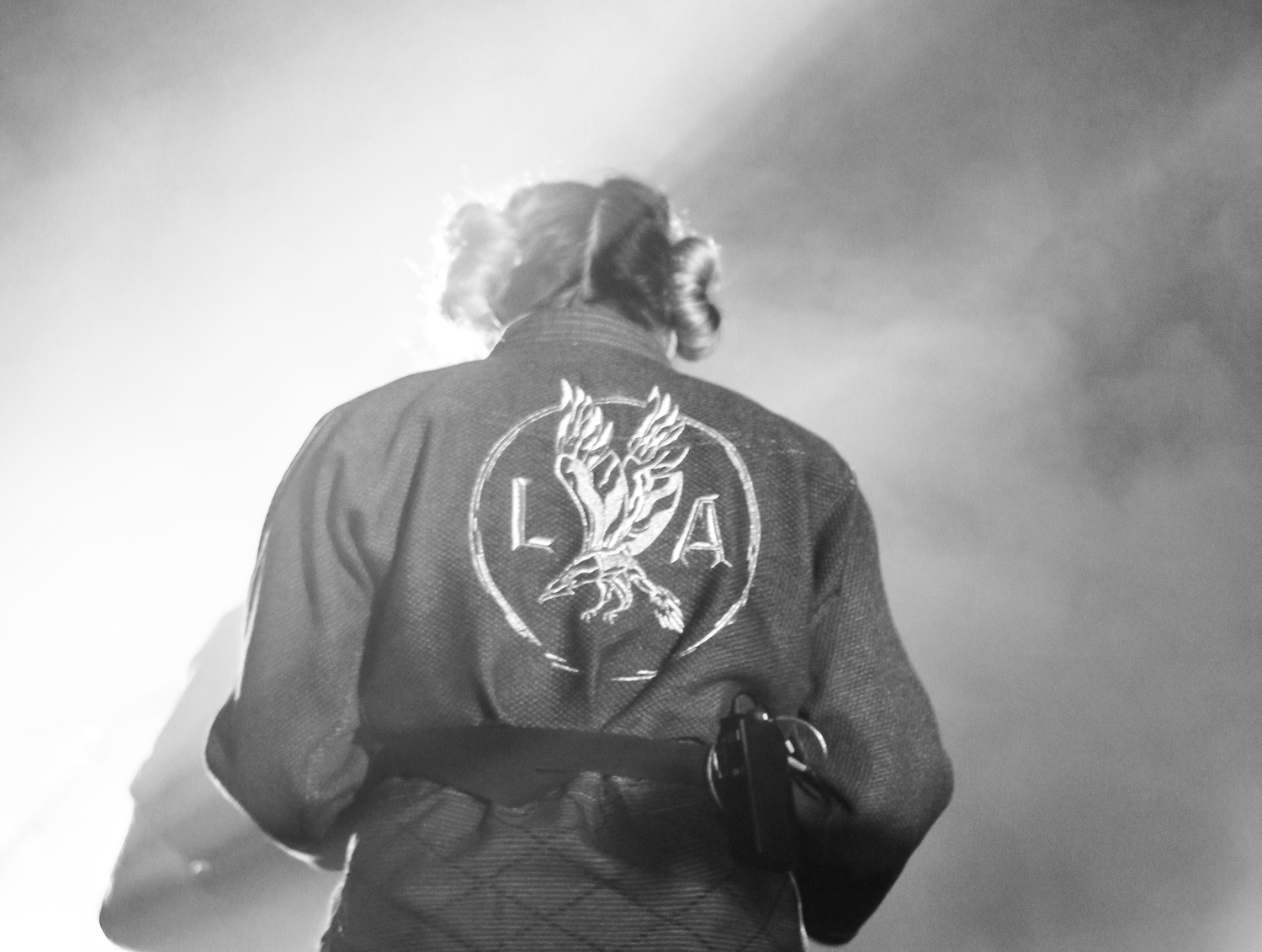 Vis ta vie de Las Aves dans le nouveau clip « Lioness »