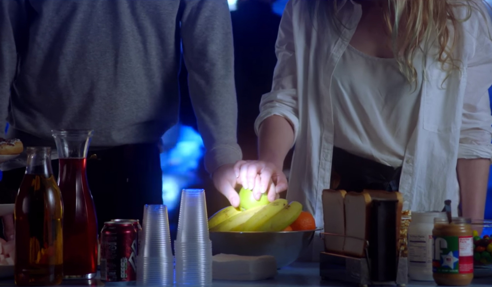 Amourette en backstage avec Juveniles dans « Someone Better »