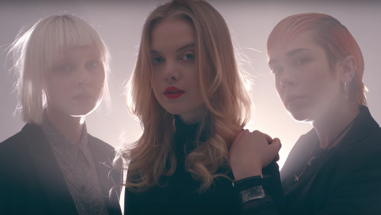 DREAM WIFE – « SOMEBODY »