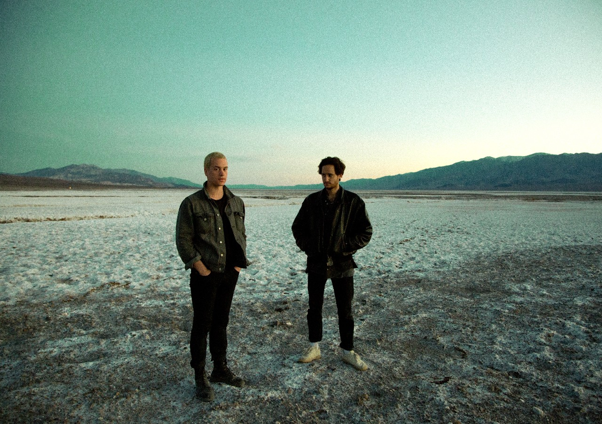 « Hymns To The Night » – Pop sombre et divine de Lea Porcelain