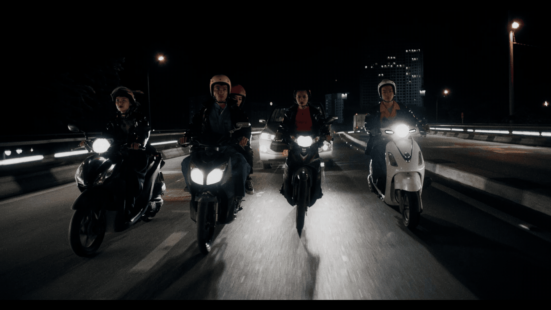 EXCURSION VIETNAMIENNE DANS « DISTANCE » LE NOUVEAU CLIP DE ISAAC DELUSION
