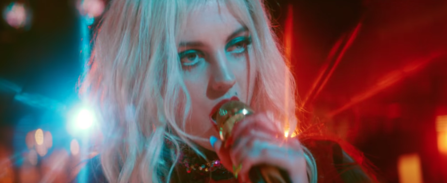 Rendez-vous au club avec le dernier clip de Black Honey « Midnight »