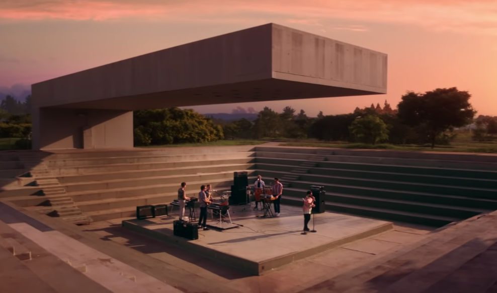 La fête mélancolique par FOALS dans « In degrees »