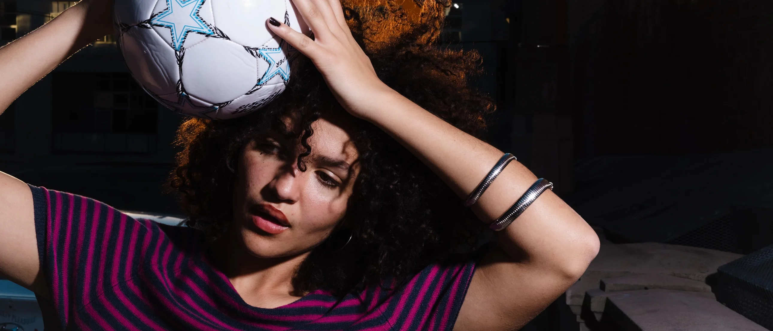 “Just Friends” – Camille Blackman tout en suspension